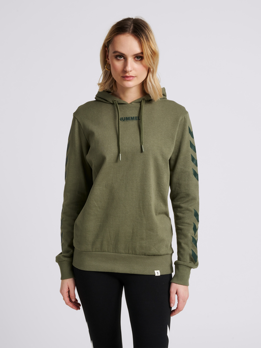 hmlLEGACY HOODIE, BEETLE, model