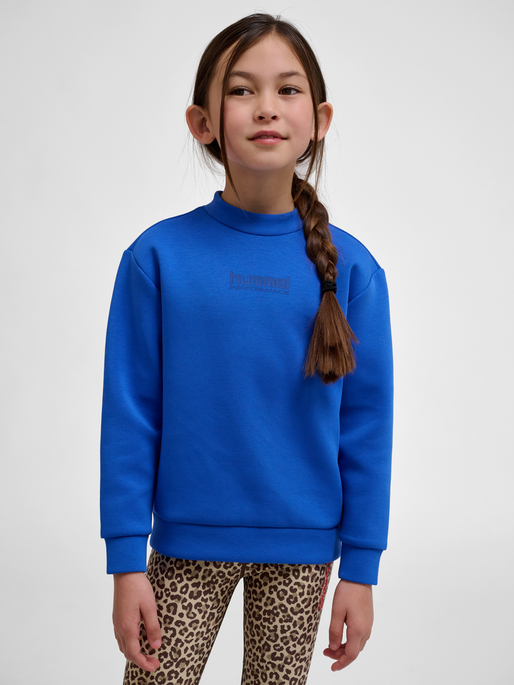hmlJR FAST TECH FLEECE CREW, OLYMPIAN BLUE, model