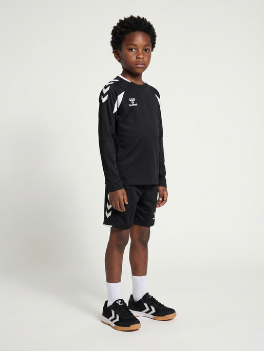 hmlCORE 2.0 TRAINING SHORTS KIDS, BLACK/WHITE, model