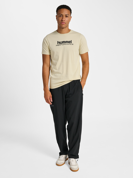 hmlPULSE GRAPHIC T-SHIRT S/S, OVERCAST, model