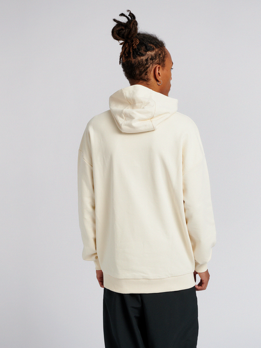 hmlURBAN HOODIE, 9022, model