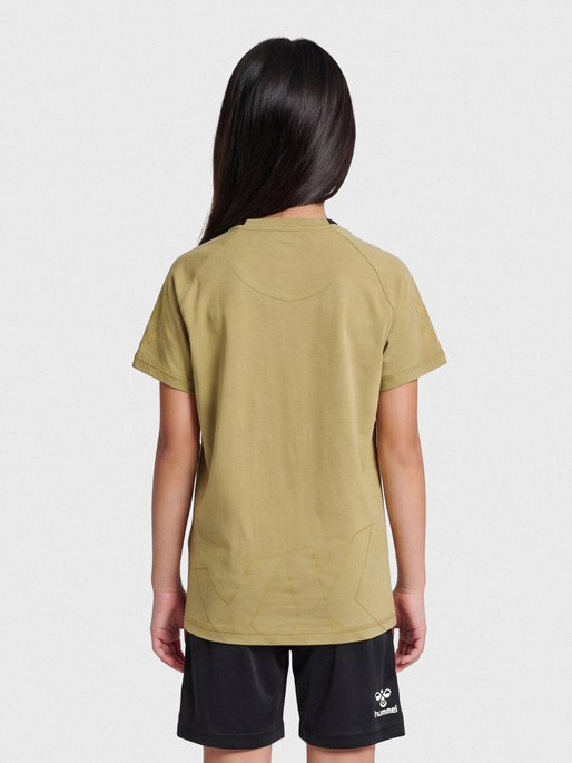 hmlCIMA XK T-SHIRT S/S KIDS, ANTIQUE GOLD, model