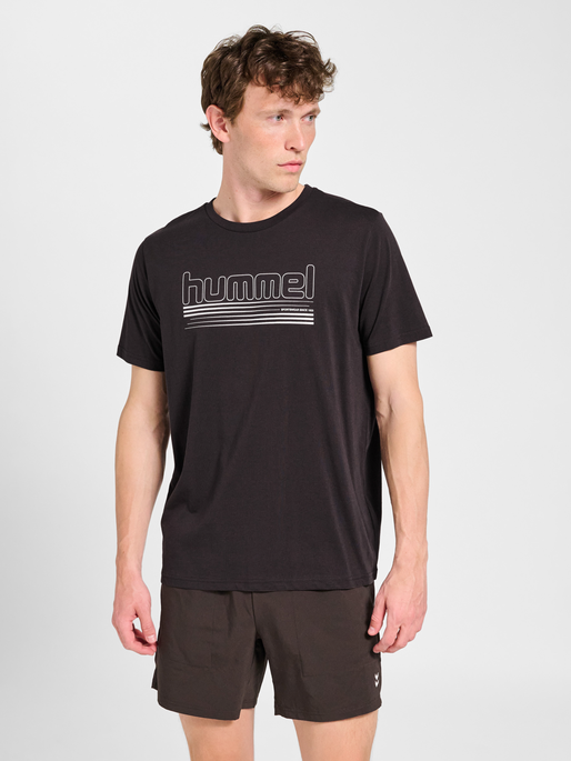 hmlPULSE GRAPHIC T-SHIRT S/S, AFTER DARK, model