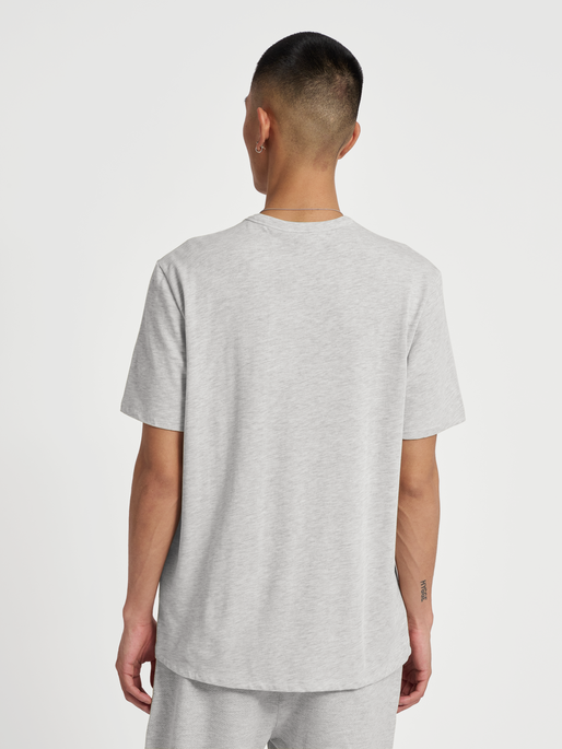 hmlHIVE LUCAS T-SHIRT, GREY MELANGE, model