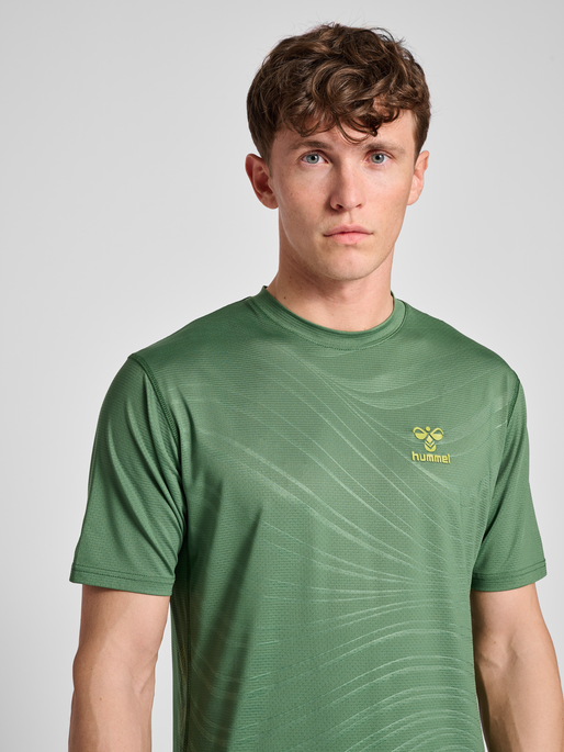 hmlONGRID POLY TEE S/S, 6347, model