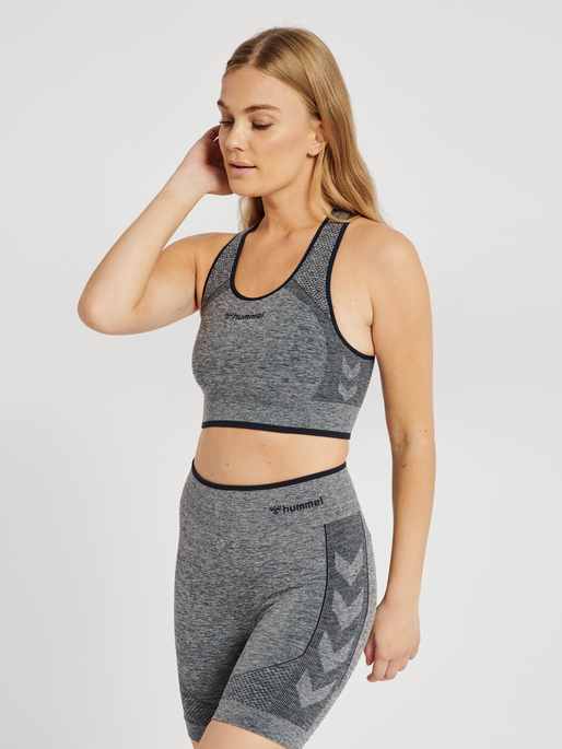 hmlMT UNA SEAMLESS SPORTS TOP, BLUE NIGHTS MELANGE, model