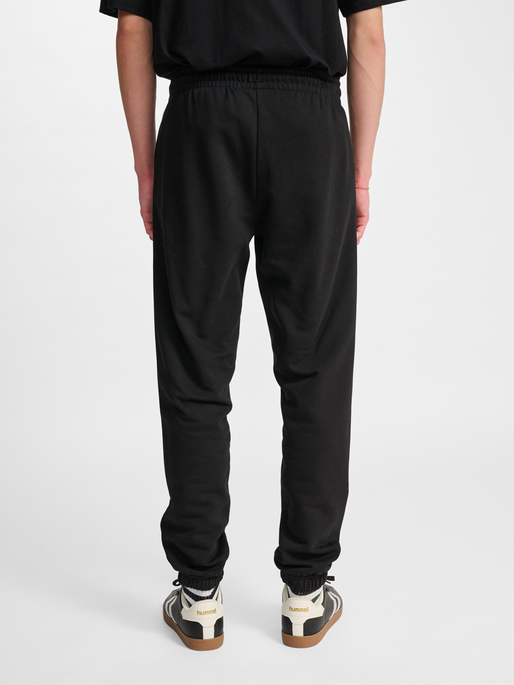 hmlLOOSE SWEATPANT BEE, BLACK, model