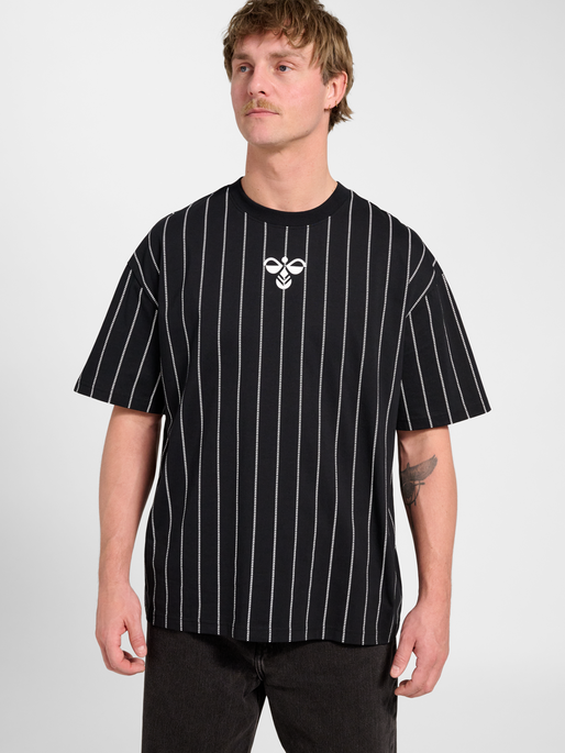 Chevron Pinstripe T-Shirt, BLACK/WHITE, model