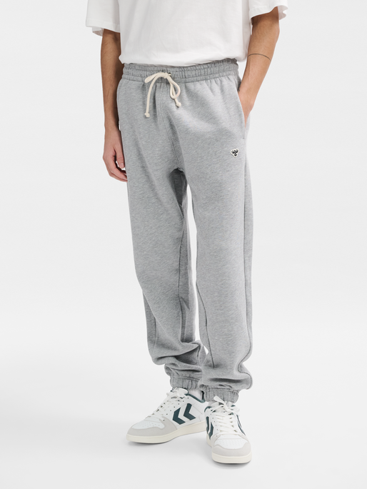 hmlLOOSE SWEATPANT BEE, GREY MELANGE, model