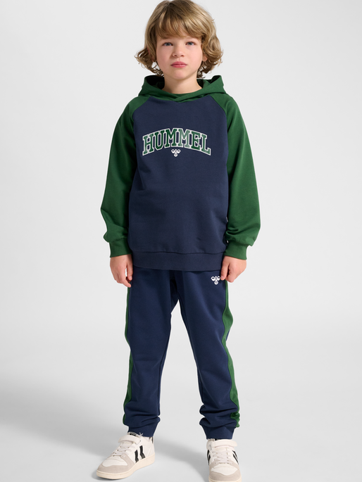 hmlESSEN HOODIE, DRESS BLUES, model