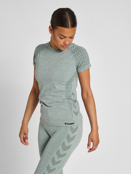 hmlCI SEAMLESS T-SHIRT, NORTH ATLANTIC MELANGE, model