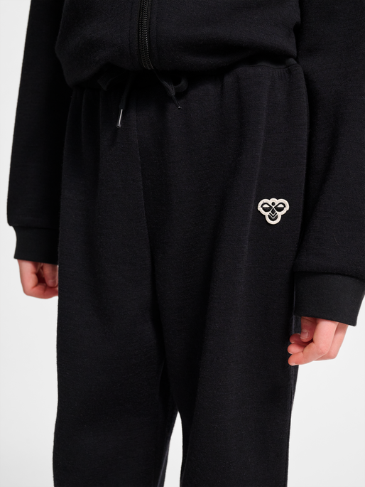 hmlJR WOOL PANTS BEE, BLACK, model