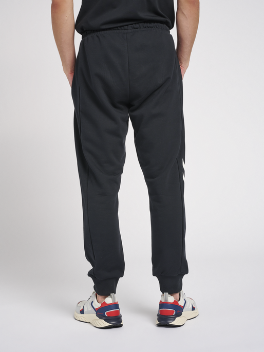 hmlLGC GRAHAM REGULAR PANTS, BLACK, model