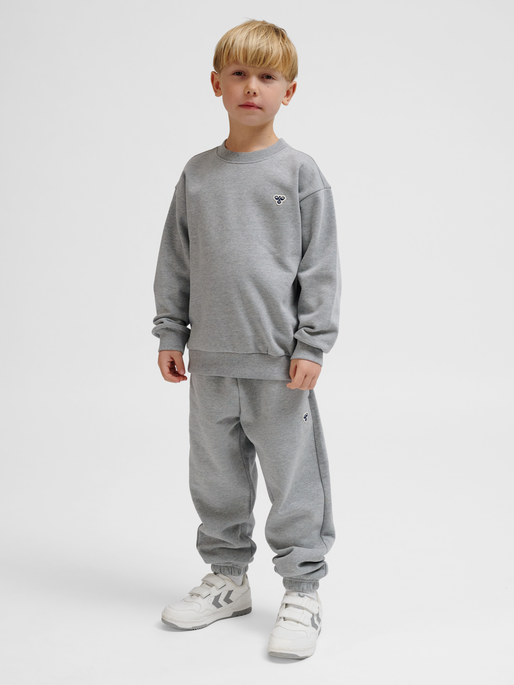 hmlJR LOOSE CREWNECK BEE, GREY MELANGE, model