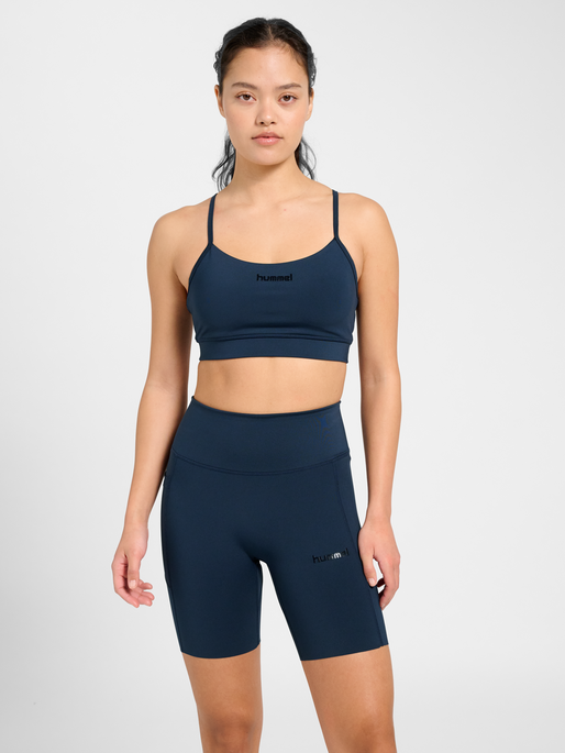 hmlPRIMA MEDIUM SUPPORT BRA, DRESS BLUES, model