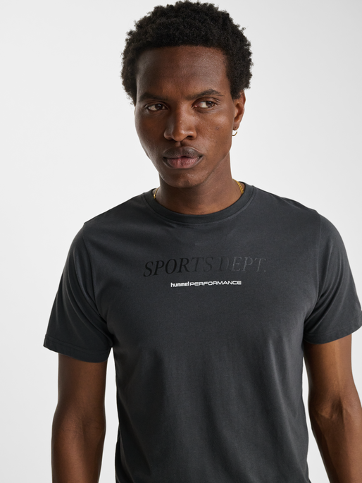 hmlPULSE GRAPHIC T-SHIRT S/S, ASPHALT, model