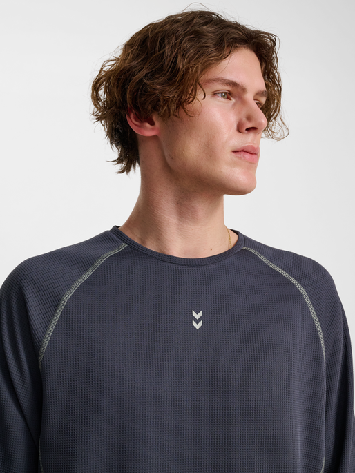 hmlPULSE PERFORMANCE MIDLAYER, EBONY, model