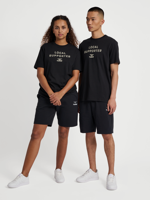 hmlHIVE WADE SWEATSHORTS, BLACK, model