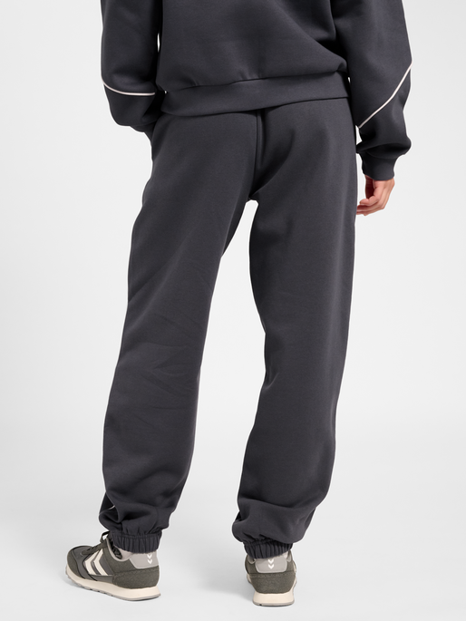 hmlKEEPER W PIPING SWEATPANT, EBONY, model