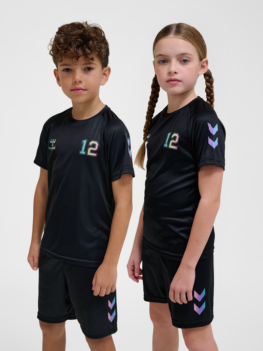 hmlSHIMMER T-SHIRT S/S, BLACK, model