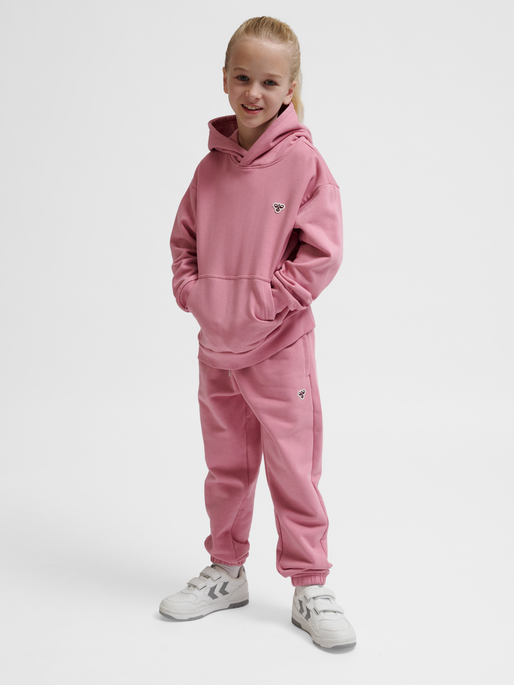 hmlJR LOOSE HOODIE BEE, POLIGNAC, model
