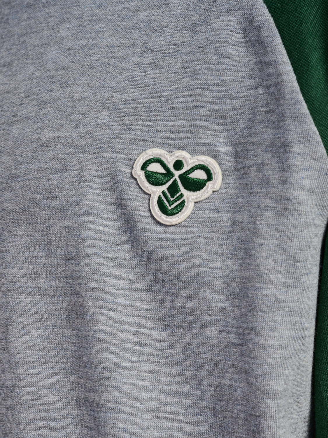 hmlJR RAGLAN LOOSE T-SHIRT L/S BEE, DARK GREEN, packshot