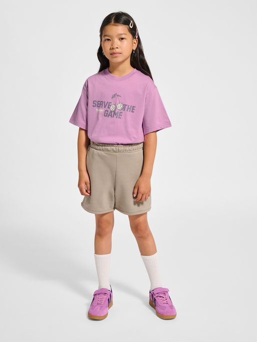 hmlJR LOOSE T-SHIRT S/S HS GRAPHIC, SMOKY GRAPE, model