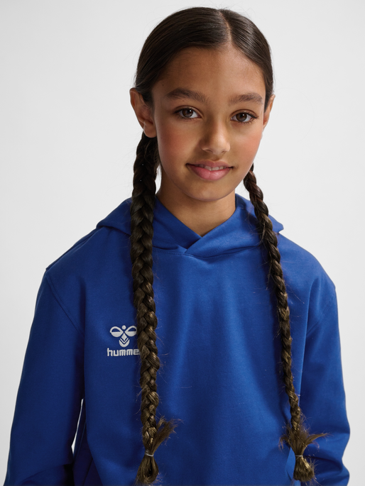 hmlGO 2.0 HOODIE KIDS, TRUE BLUE, model