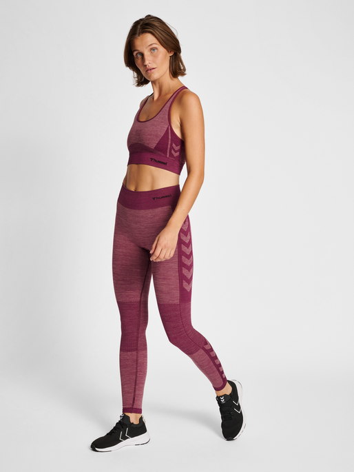 hmlCLEA SEAMLESS MID WAIST TIGHTS, GRAPE WINE/CRUSHED BERRY MEL, model