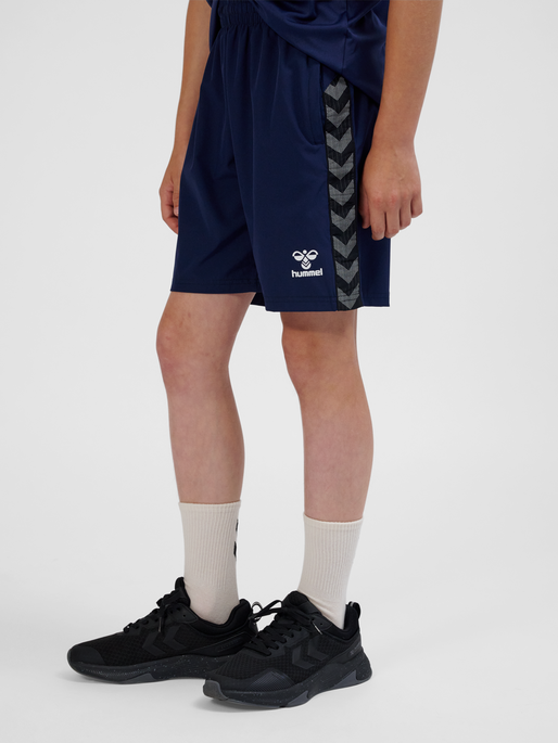 hmlAUTHENTIC WOVEN SHORTS KIDS, MARINE, model