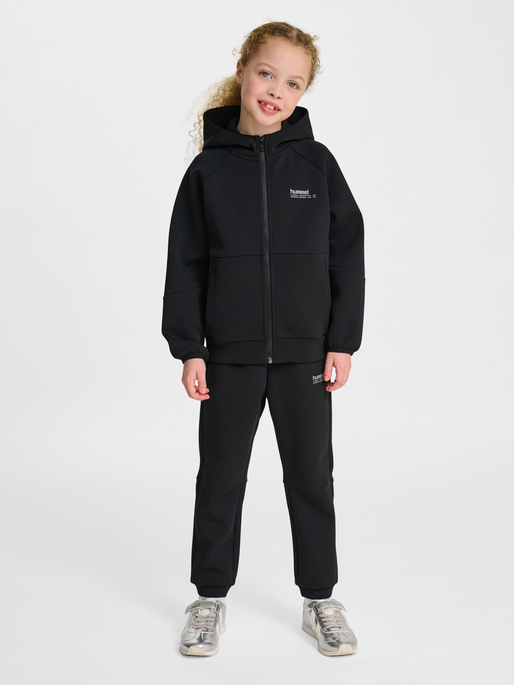 hmlJR TECH FLEECE ZIP HOODIE, BLACK, model