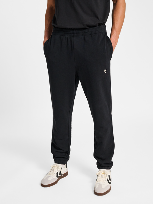 hmlPULSE SWEAT PANTS, BLACK, model