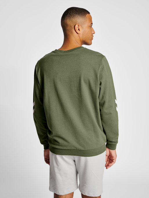 hmlLGC JEREMY SWEATSHIRT, FOUR LEAF CLOVER, model