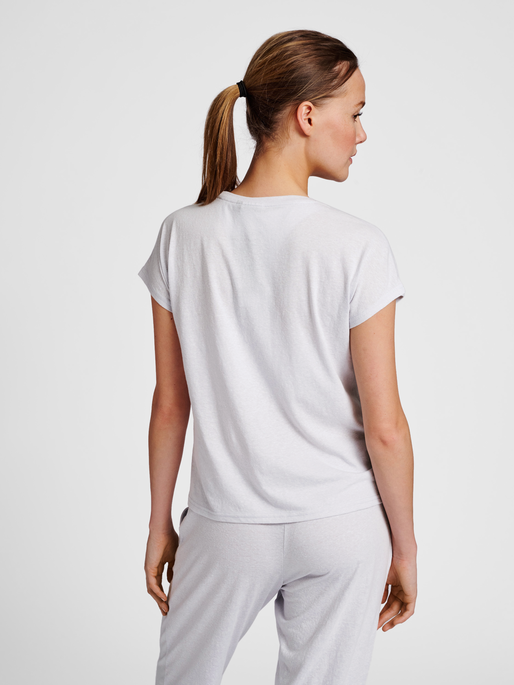 hmlZANDRA T-SHIRT, LIGHT GREY MELANGE, model