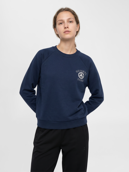 hmlKEEPER W BOXY GRAPHIC CREWNECK, DRESS BLUES, model