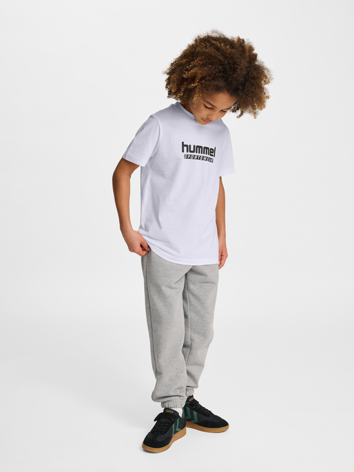hmlJR BASE T-SHIRT S/S, WHITE, model
