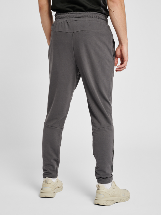 hmlISAM TAPERED PANTS, 1525, model