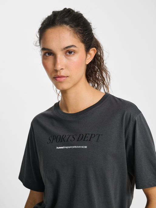 hmlPULSE GRAPHIC T-SHIRT S/S, ASPHALT, model