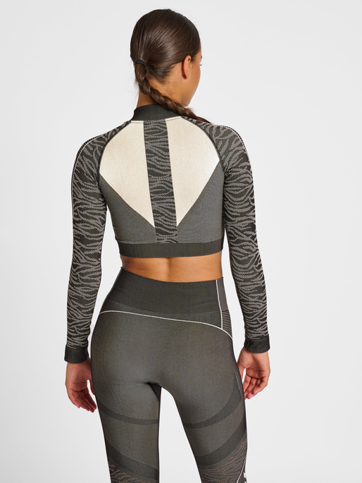 hmlMT MILA SEAMLESS CROP HALF ZIP, BLACK/CHATEAU GREY, model