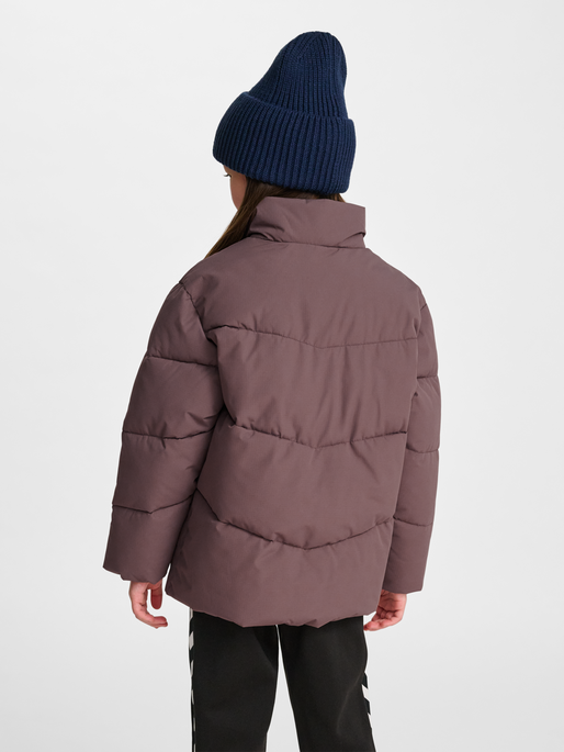 hmlJR PUFFER JACKET, PEPPERCORN, model