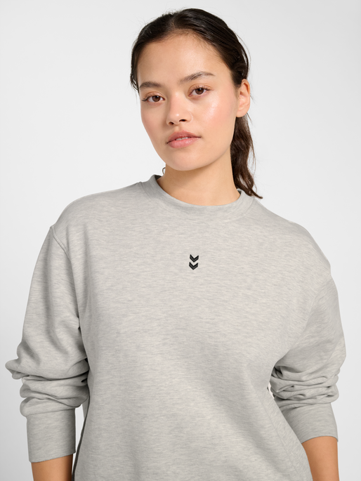 hmlFOUNDATION SWEATSHIRT, LIGHT GREY MELANGE, model