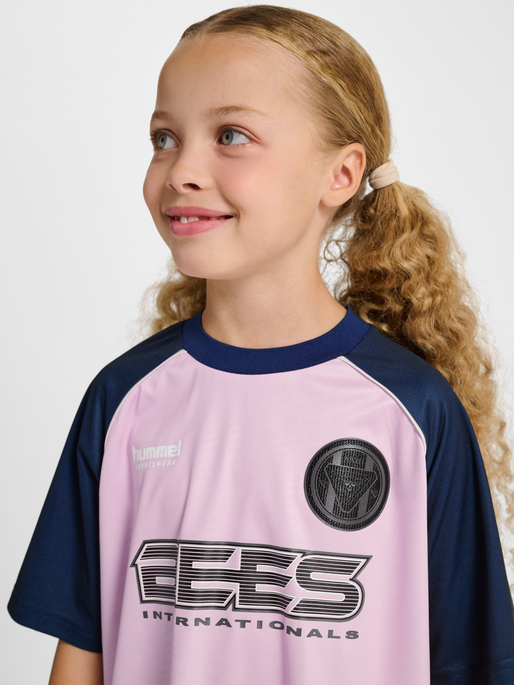 hmlJR LOOSE TIGER SOCCER DRESS S/S, ROSEATE SPOONBILL, model