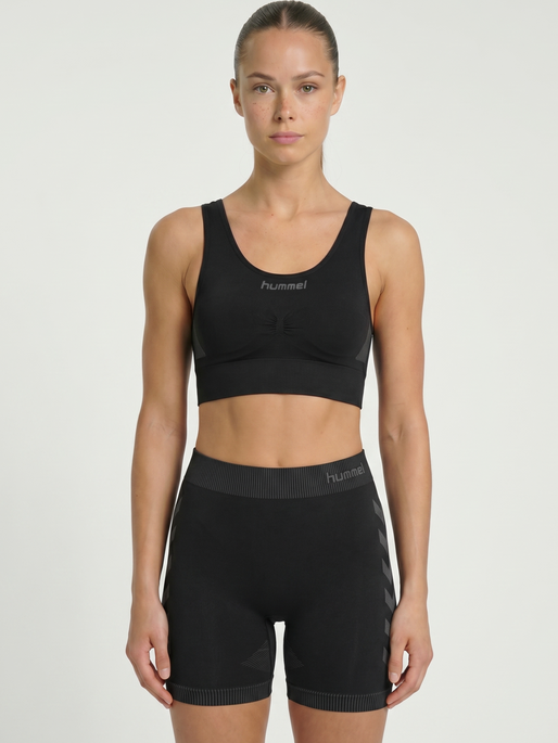 HUMMEL FIRST SEAMLESS BRA WOMAN, BLACK, model