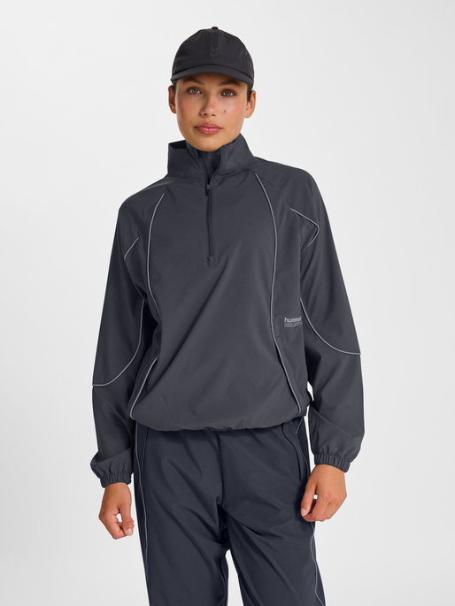 hmlPULSE WOVEN W HALF ZIP, EBONY, model