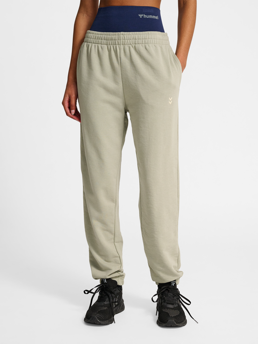 hmlPULSE W SWEAT PANTS, SEAGRASS, model