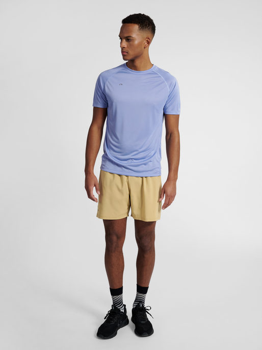 nwlMAX ZIP POCKET SHORTS, ANTELOPE, model