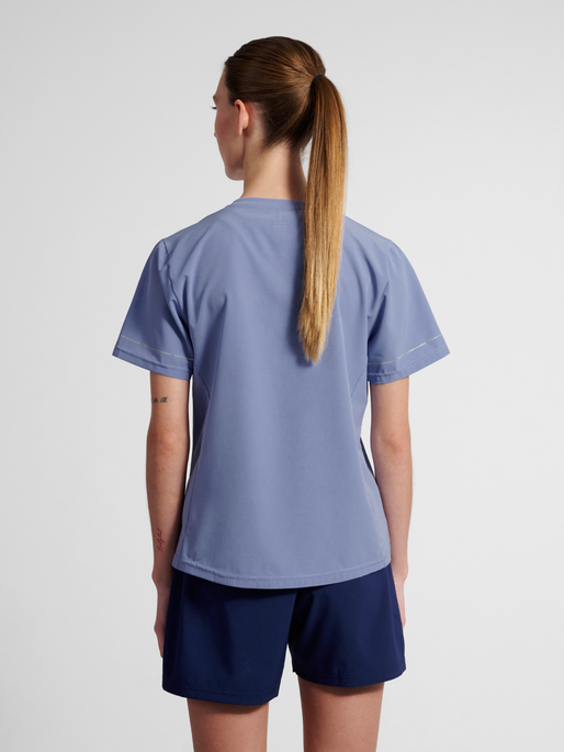 nwlBREATHE W T-SHIRT, ACTIVE BLUE, model
