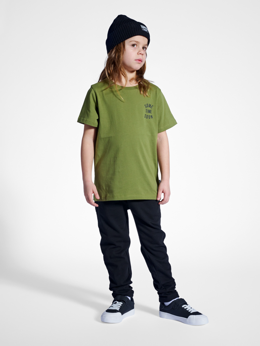 stmREVOLUTION T-SHIRT S/S, OLIVE BRANCH, model