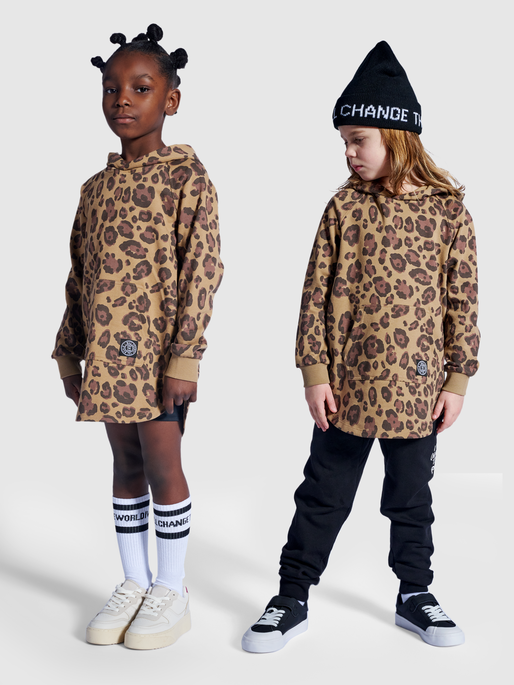 stmEASTWOOD HOODIE, SEPIA TINT, model