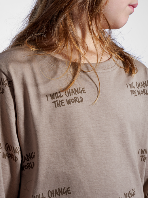 stsMILOS T-SHIRT S/S, SEPIA TINT, model